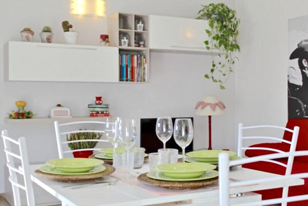 Appartamento ORNELLO - Pietrasanta Cucina attrezzata con angolo cottura, forno, forno a microonde, frigorifero, lavastoviglie